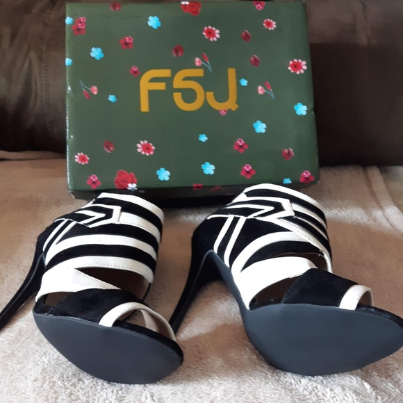 Stylish and Sexy - Picture 3 of 4